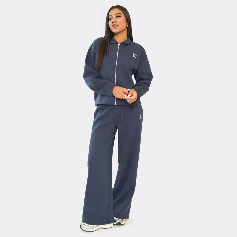 Stay stylish and comfy in our ‘Min Min’ zip-up sweatshirt and wide-leg joggers