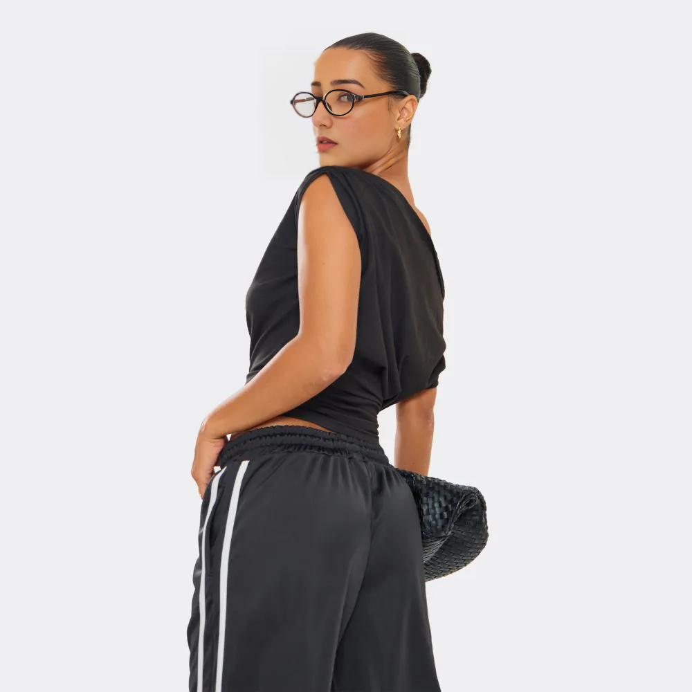 Slash Neck Off The Shoulder Cinched Waist Ruched T-Shirt In Black