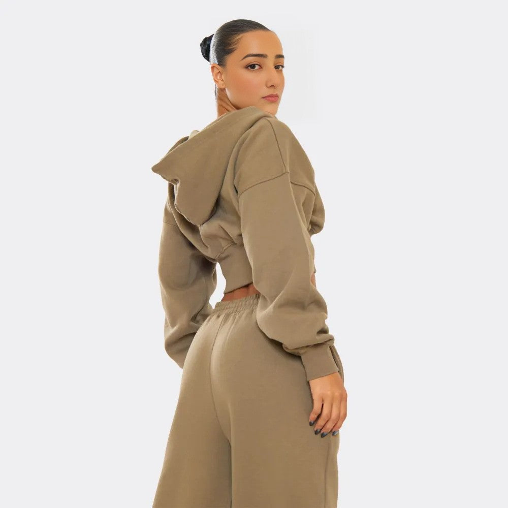 Khaki co-ord, calm tone strong style