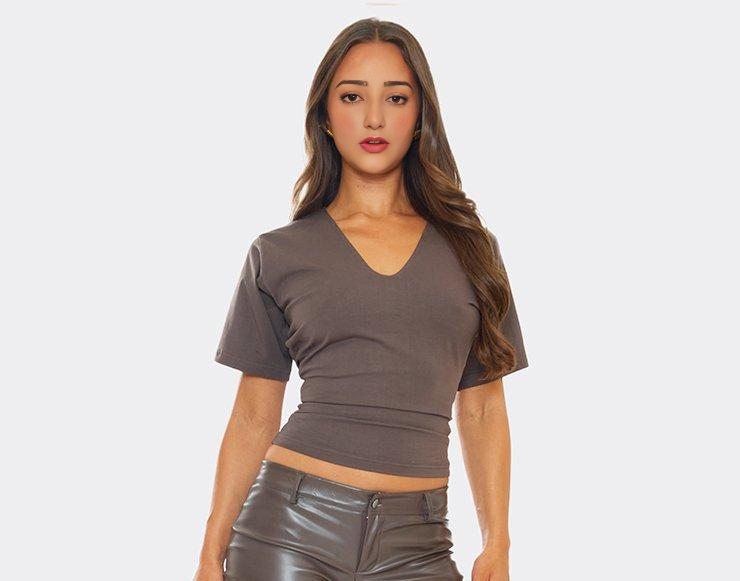 V Neck Cinched Waist Fitted T-Shirt In Brown
