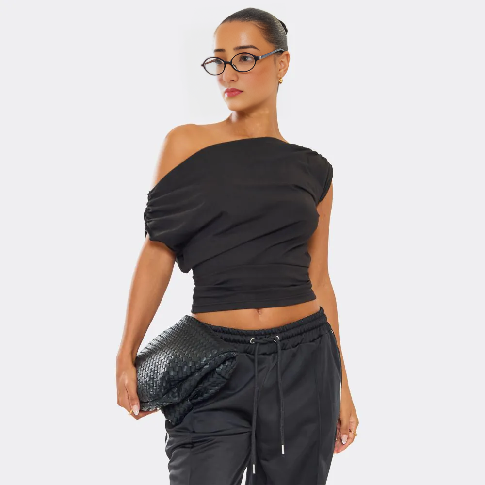 Slash Neck Off The Shoulder Cinched Waist Ruched T-Shirt In Black