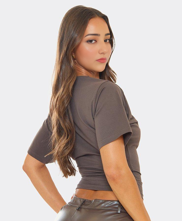 V Neck Cinched Waist Fitted T-Shirt In Brown